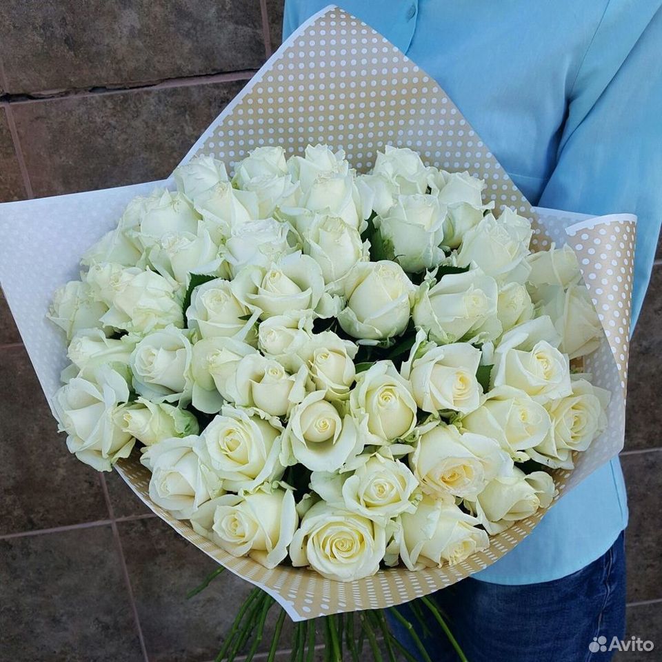 Букет 45 белых роз Доставка купить на Зозу.ру - фотография № 1