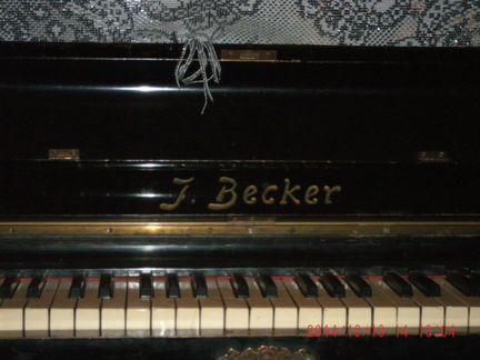 Продаю пианино Becker