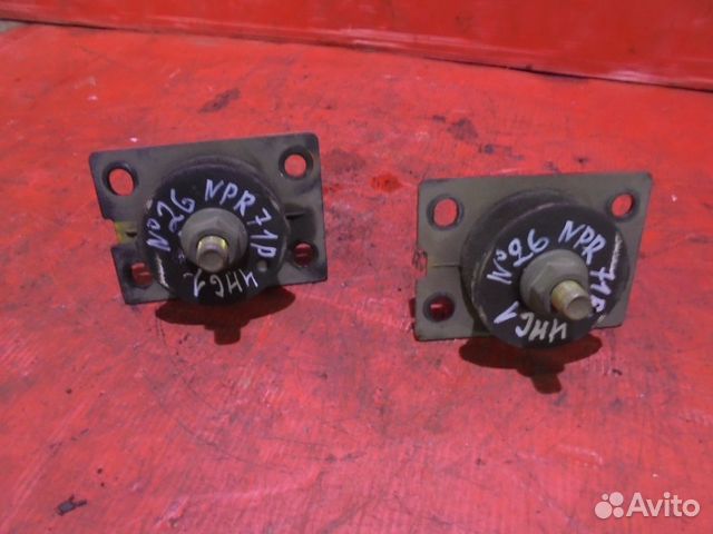 Isuzu ELF Подушки кабины средние