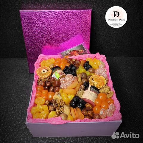 Подарочный бокс из сухофруктов, орехов и меда