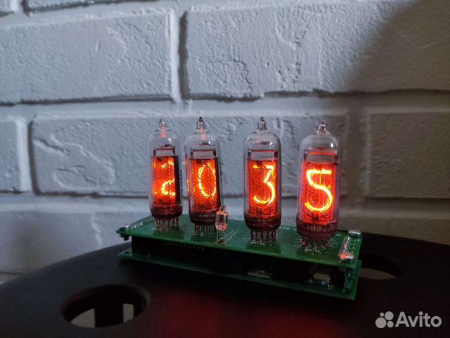 Ретро часы на радио лампах ин