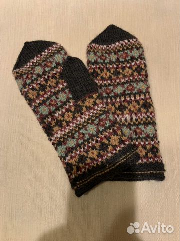 Варежки и носки вязаные. Подарки