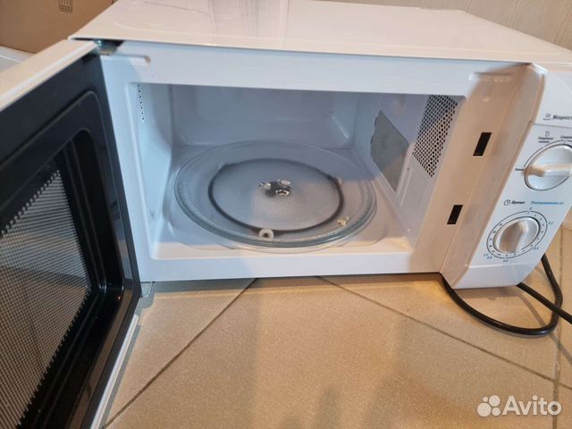 Микроволновая печь Midea MM720CKE бу