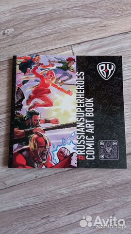 Комикс про супергероев и наклейки