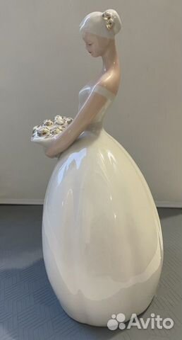 Фарфоровая статуэтка 