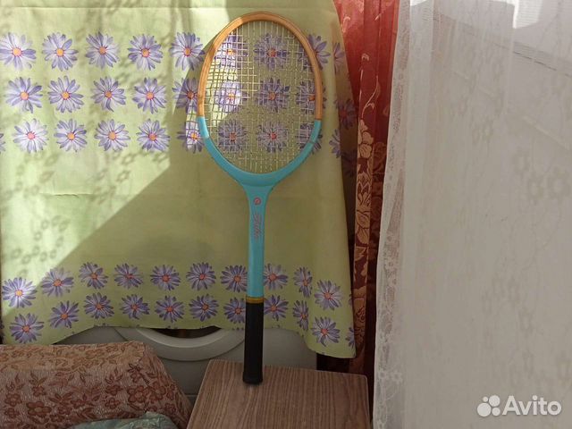 Теннисная ракетка