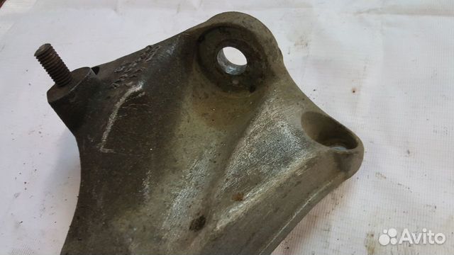 Кронштейн опоры АКПП правый a8 d2 audi 4d0399114ab