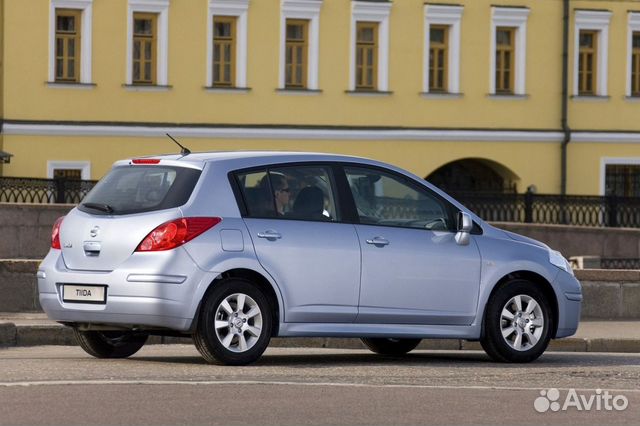 Лобовое стекло Nissan Tiida-L 2004-2011 Лобовое стекло Nissan Tiida-L 2004-2011
