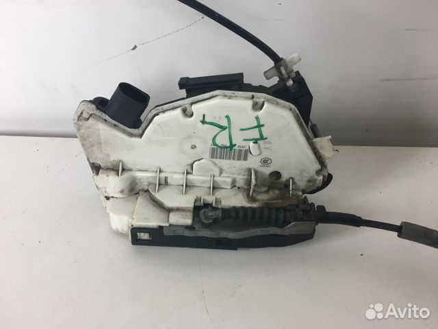 Skoda VW Замок двери передней правой 5N1837016C Skoda VW Замок двери передней правой 5N1837016C