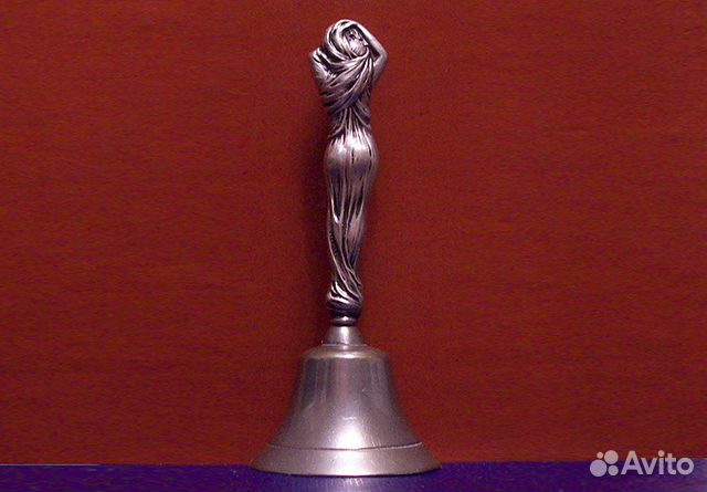 Серебряный старинный колокольчик с фигурой женщины