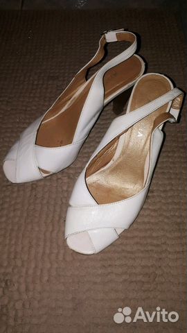 Босоножки 38р кожа белые почти новые Босоножки 38р кожа белые почти новые