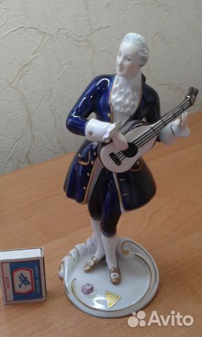 Фарфор, статуэтка Музыкант.Чехословакия Royal Dux