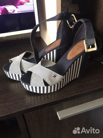Босоножки на танкетке. 37р. Tommy Hilfiger Босоножки на танкетке. 37р. Tommy Hilfiger