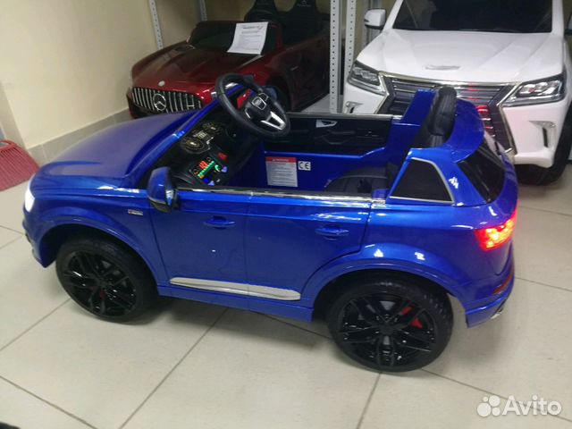 Электромобиль на пульте управления Audi Q7 Blue