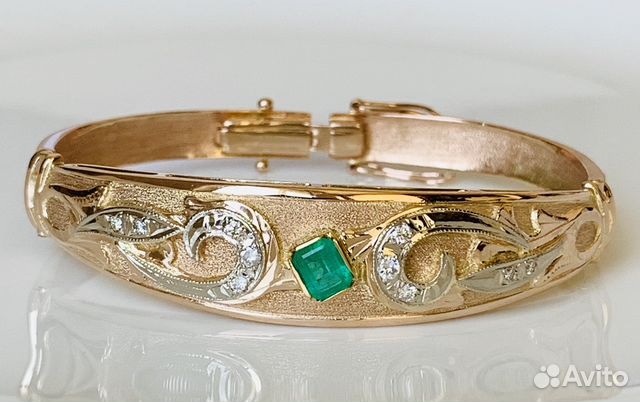 Золотой браслет с изумрудом и бриллиантами Золотой браслет с изумрудом и бриллиантами