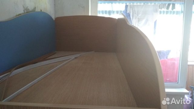 Детский уголок (кровать + стол)