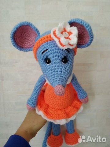 Игрушка мышка малышка вязаная