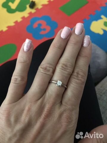 Золотое кольцо с бриллиантом Золотое кольцо с бриллиантом