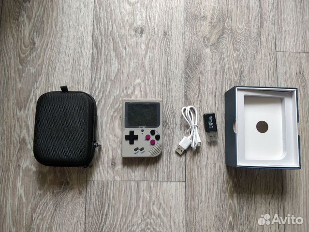 Карманная игровая консоль с ретро-играми Карманная игровая консоль с ретро-играми
