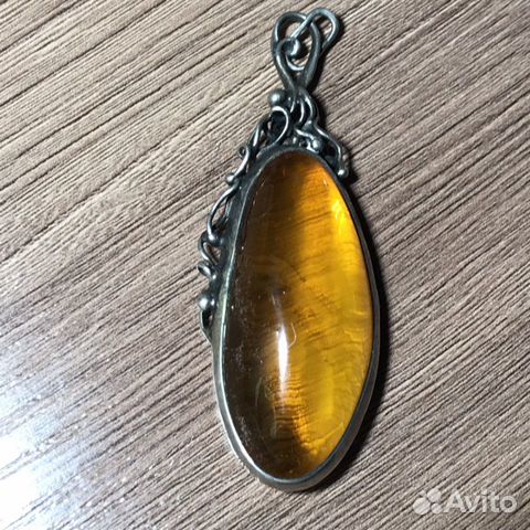 Кулон с янтарём Кулон с янтарём