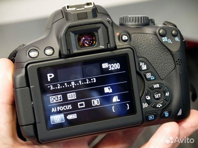Canon EOS 650D kit + карта 16 Гб + сумка