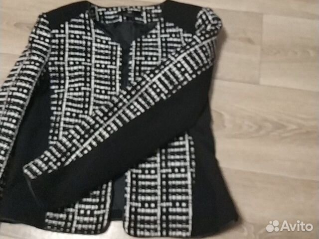 Пиджак женский в отличном состоянии раз не совпада Пиджак женский в отличном состоянии раз не совпада