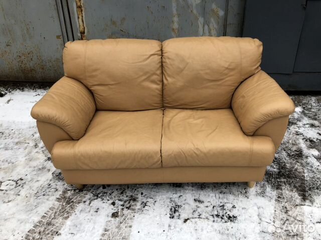 Кожаный диван двухместный