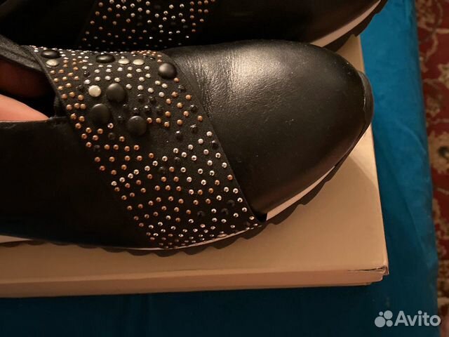 Кроссовки женские 40