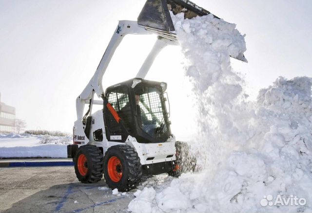 Уборка снега минипогрузчиком Bobcat