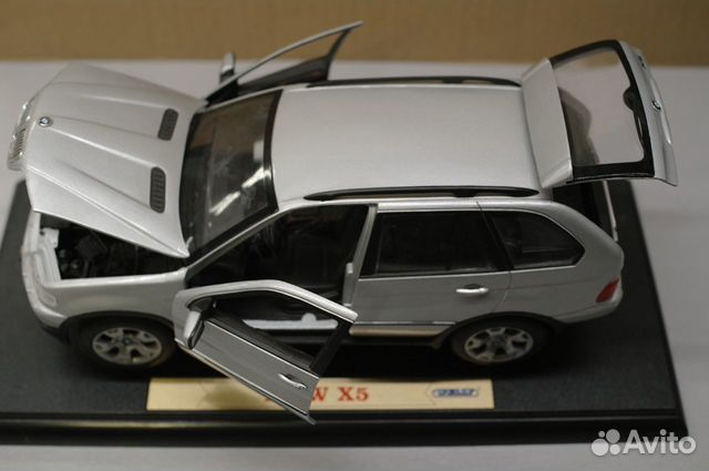 Модель автомобиля 1/18 BMW X5