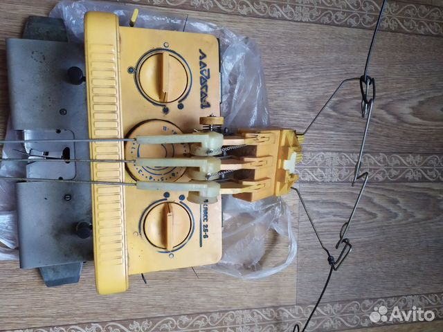 Knitting machine