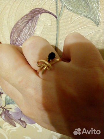 Золотое кольцо с сапфиром