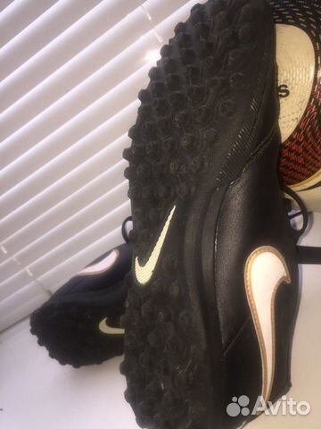 Футбольные бутсы (шиповки)