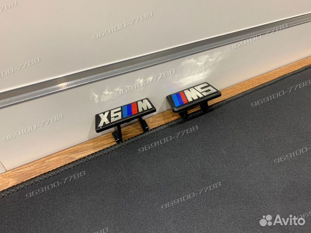 Эмблема решетки радиатора BMW M5 G30, X5M F15 Эмблема решетки радиатора BMW M5 G30, X5M F15