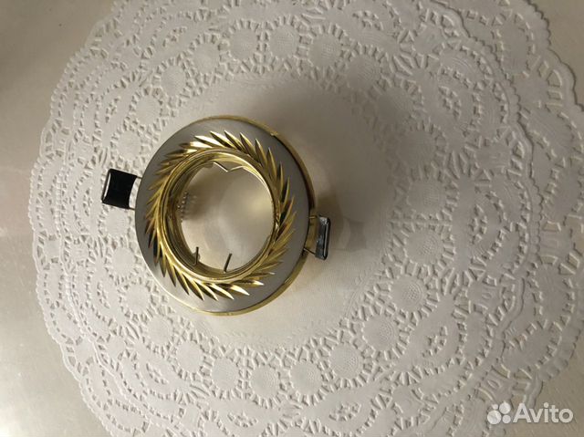 Точечный потолочный светильник