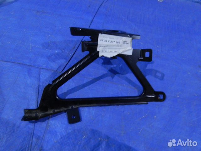 Кронштейн крепления крыла переднего правого BMW 7