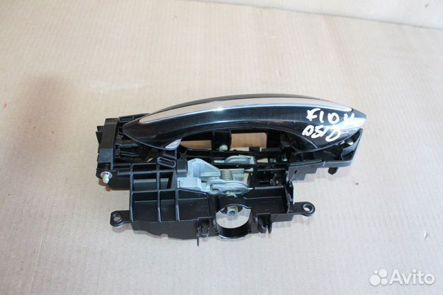 Ручка двери нaружная задняя левая BMW 5 F10 F11 Ручка двери нaружная задняя левая BMW 5 F10 F11