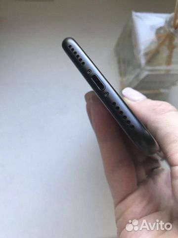 Телефон iPhone 7