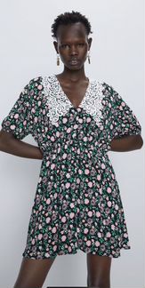 Платье с V-образным вырезом