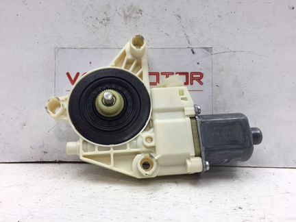 Мотор стеклоподъемника задний правый Mercedes E350