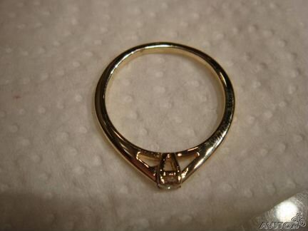 Кольцо с бриллиантом из жёлтого золота