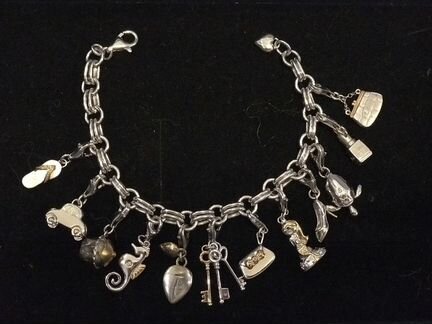 Браслет с подвесками