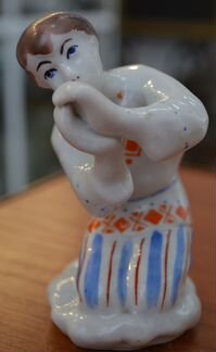 Фарфоровая статуэтка- пастушок