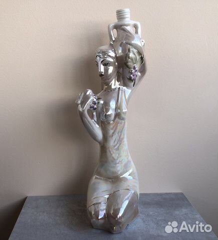 Фарфоровая статуэтка казсср девушка с виноградном