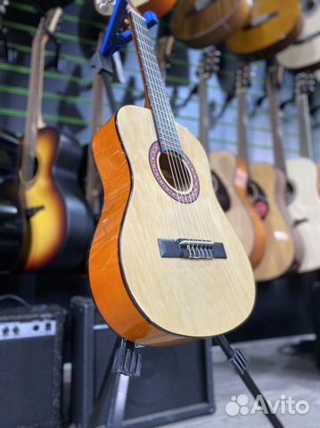 Классическая гитара 1/2 в музыкальную школу