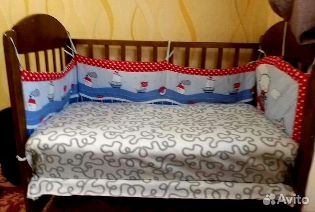 Детская кровать с маятником