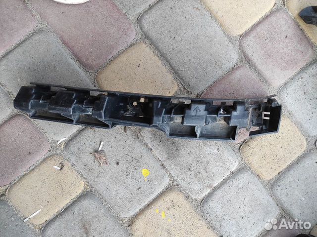 Mercedes W218 CLS Кронштейн переднего бампера