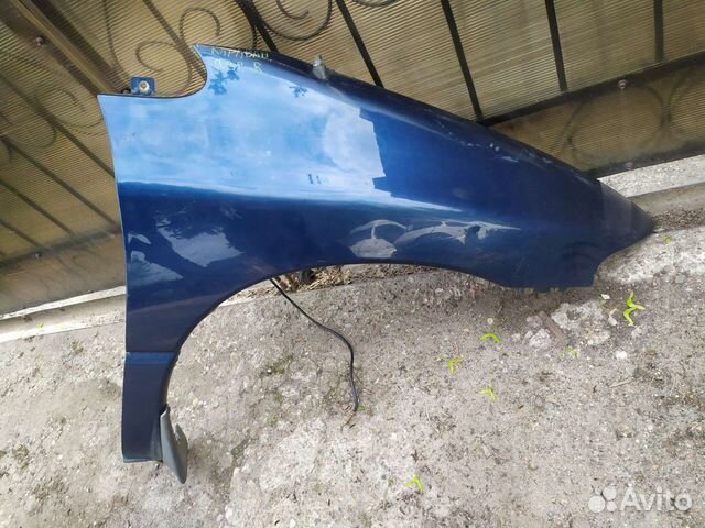 Крыло правое Dodge Caravan 1999 год