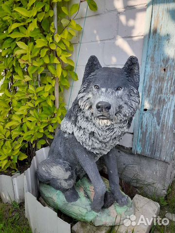 Садовая фигура Волк