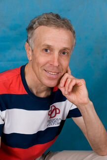 Обучаю игре на пианино или на синтезаторе